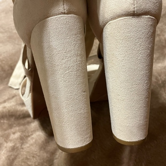 Strappy Heels 👠 - Picture 7 of 9